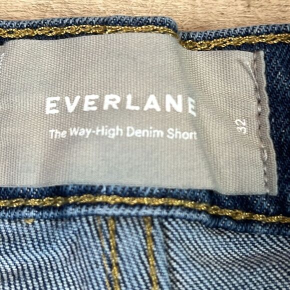 Everlane Blue Jean Shorts with Frayed Hem and High-Rise Fit - Picture 4 of 6